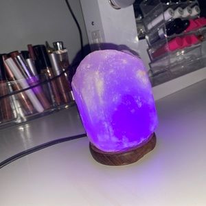 Color changing salt lamp